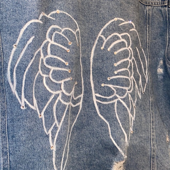 Oversized distressed denim jacket with angel wings - Picture 3 of 3